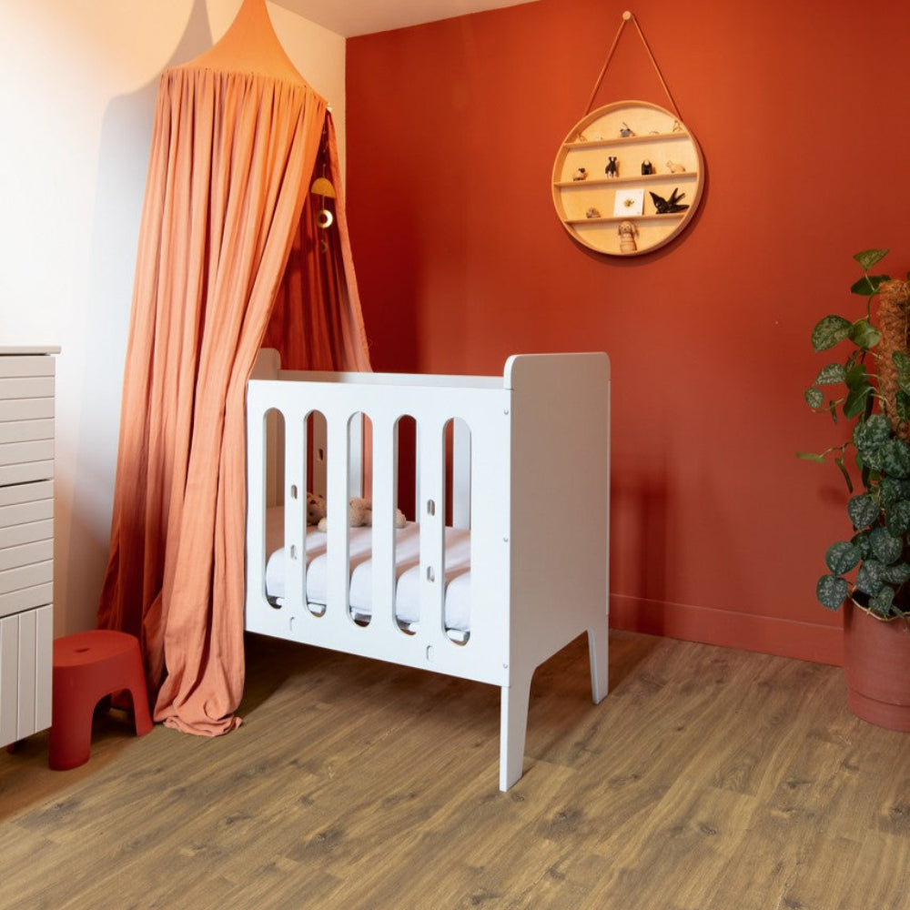 Quarto de bebé com berço